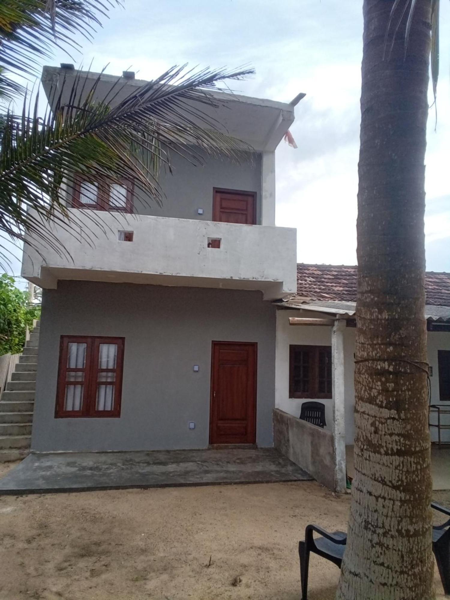 Kusuma'S Lazy Left Hotel Midigama East Exterior foto