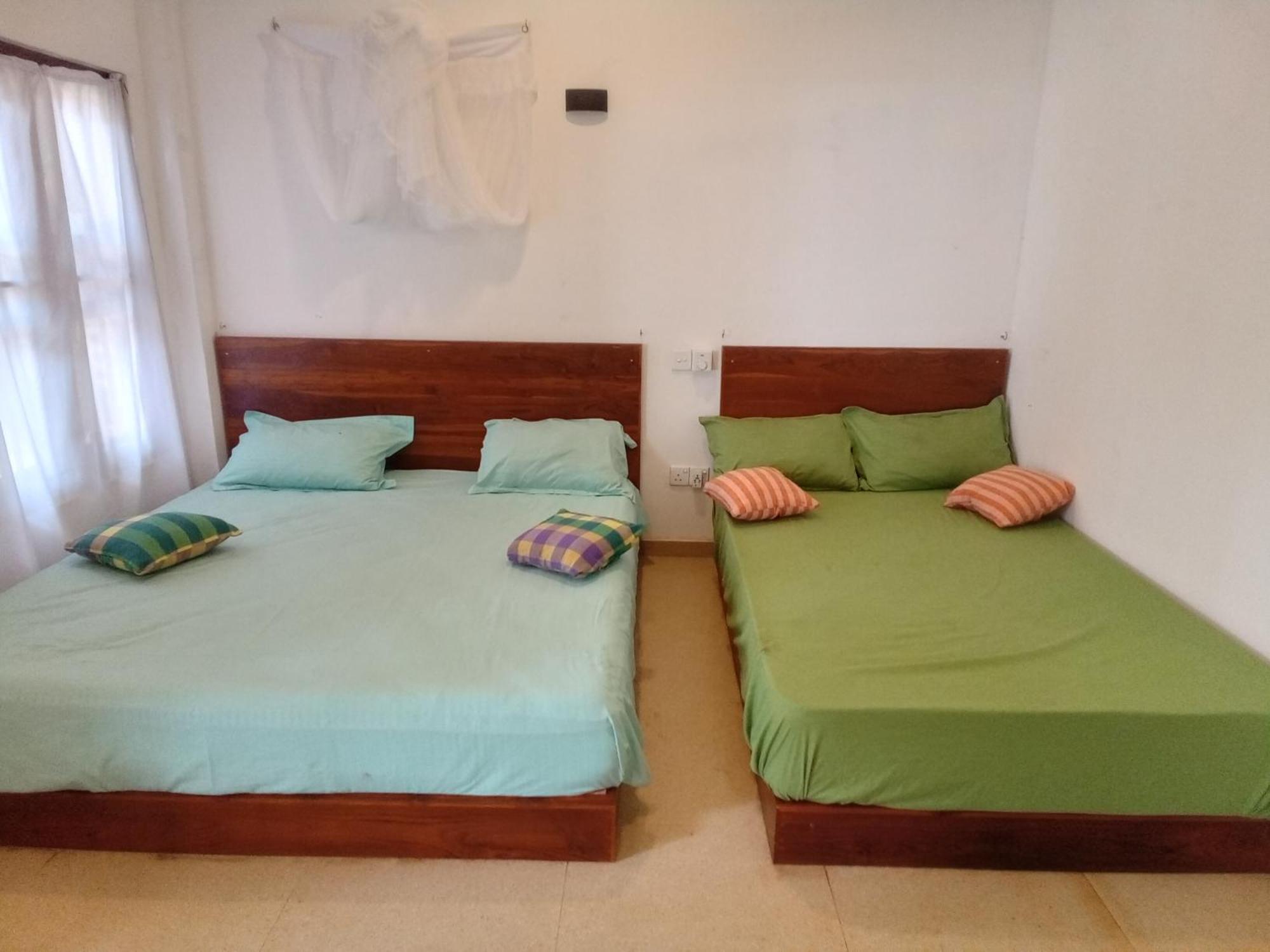 Kusuma'S Lazy Left Hotel Midigama East Quarto foto