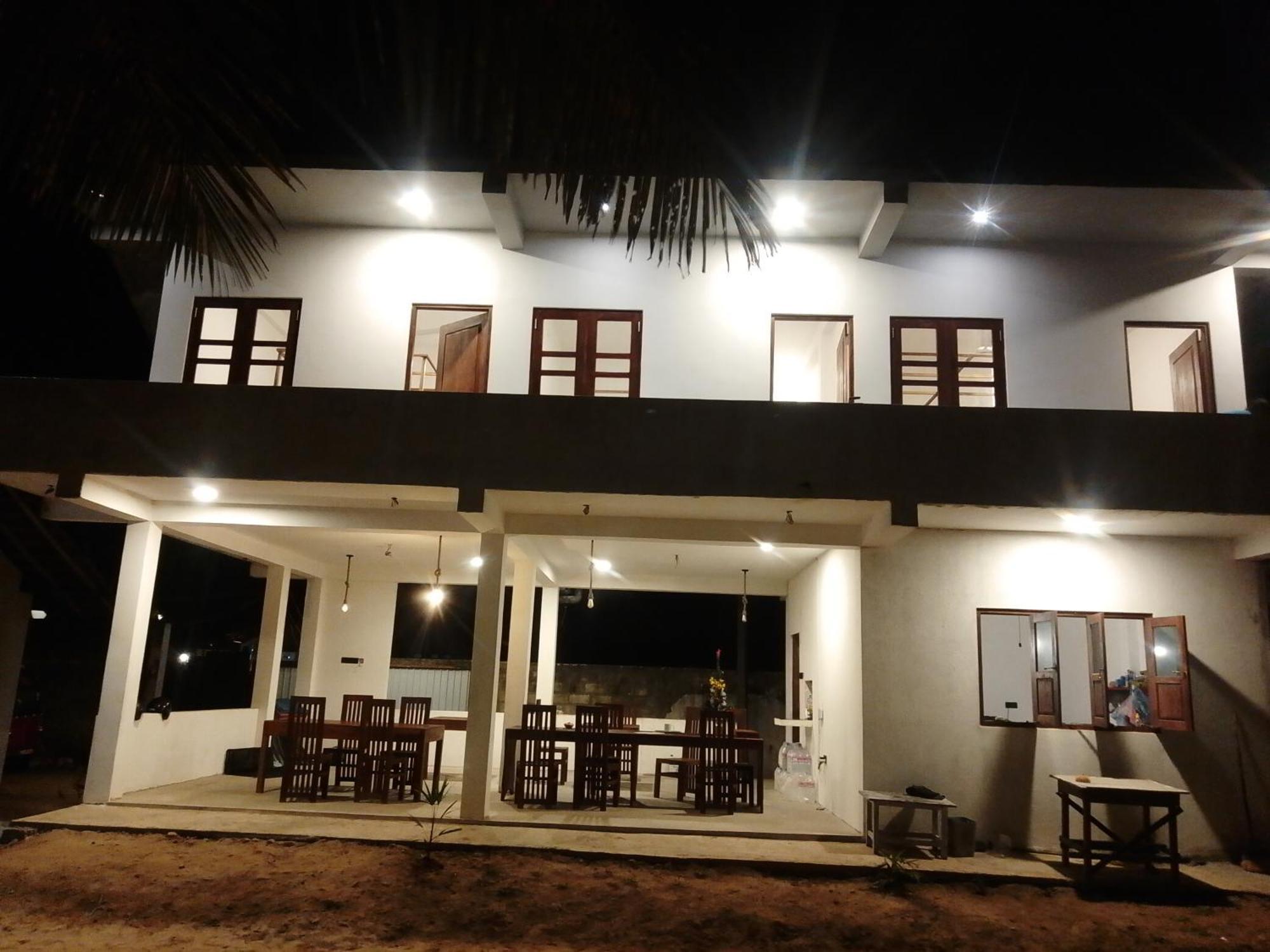 Kusuma'S Lazy Left Hotel Midigama East Quarto foto