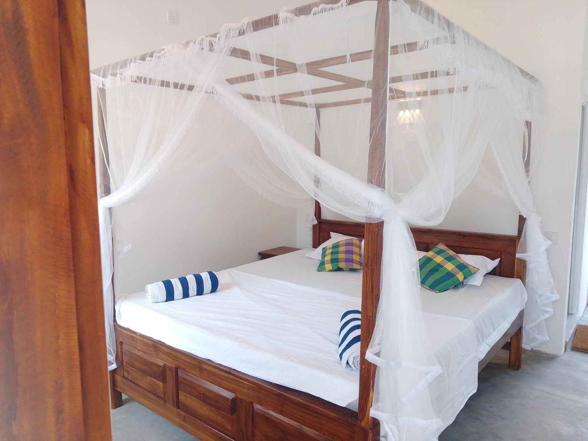 Kusuma'S Lazy Left Hotel Midigama East Quarto foto